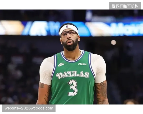 戴维斯经历高强度俱乐部赛季,世界杯期间的体能分配与轮换策略将是巨大变数。 戴维斯经历高强度俱乐部赛季,世界杯期间的体能分配与轮换策略将是巨大变数。